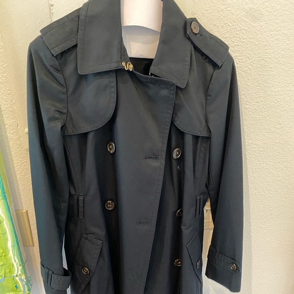 New without tags, Banana Republic Woman’s Black Classic Trench Coat with pockets - Picture 5 of 15
